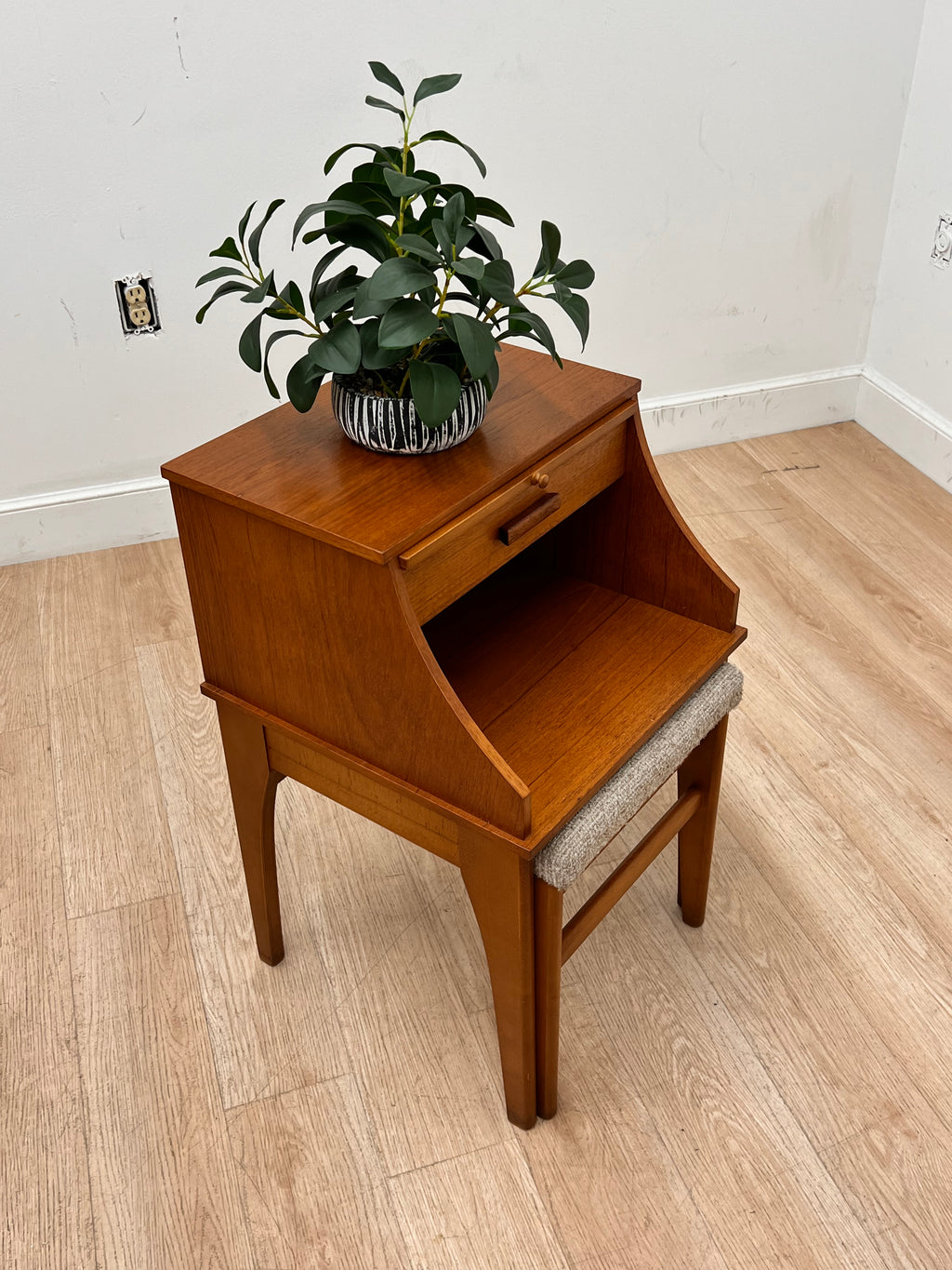 Telephone Entryway Bench by Chippy Heath