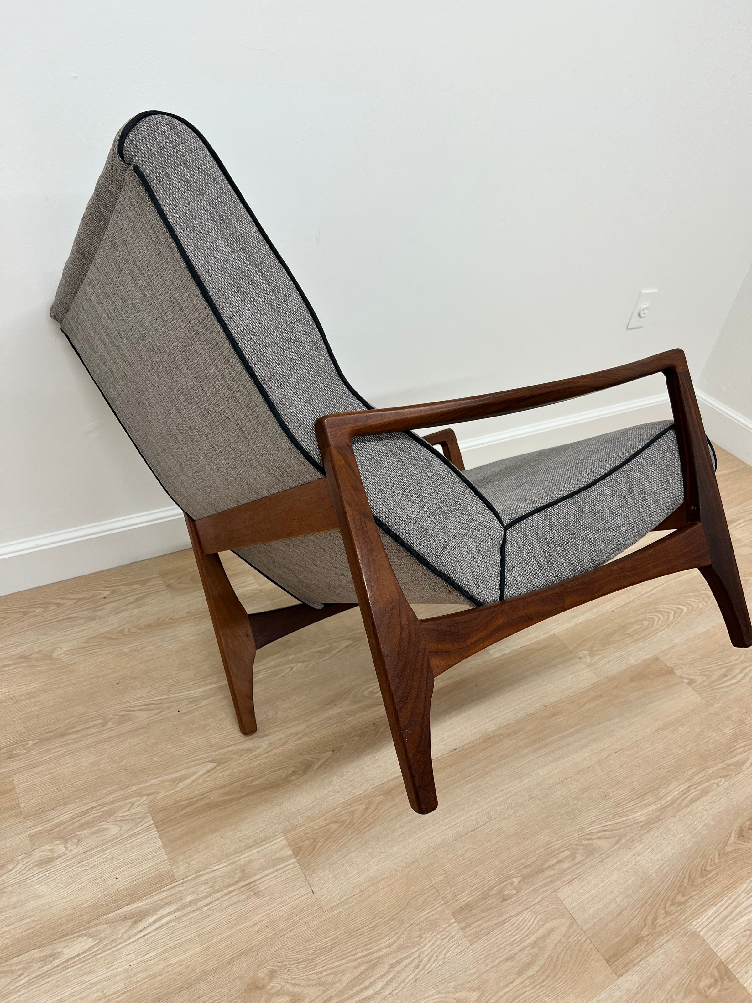 Mid century store lounge chair plans