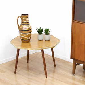 MID CENTURY ATOMIC SIDE TABLE/PLANT TABLE